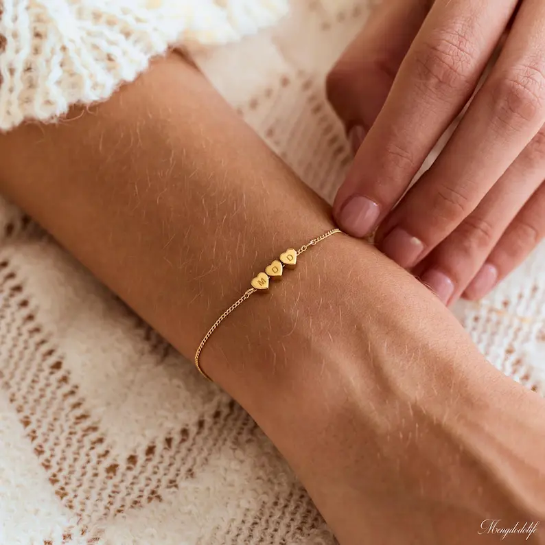 Bracelet minimaliste cœurs et initiales 3D